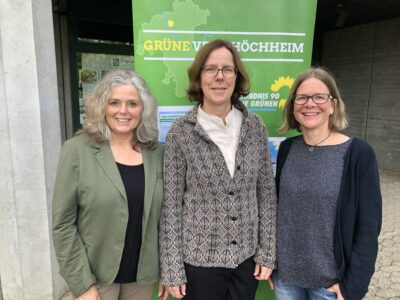 Von links: Christina Feiler, Prof. Eva-Maria Kieninger, Nicole Kachur